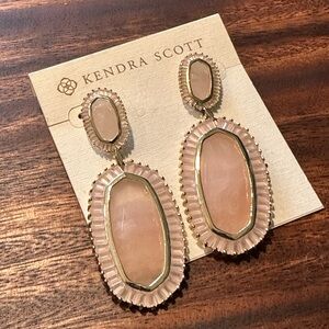 Kendra Scott Kaki baguette drop earrings in rose quartz and gold